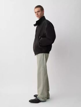 02 Jeans dritti dal taglio morbido