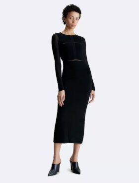 Abito lungo trasparente con cut-out sulla schiena