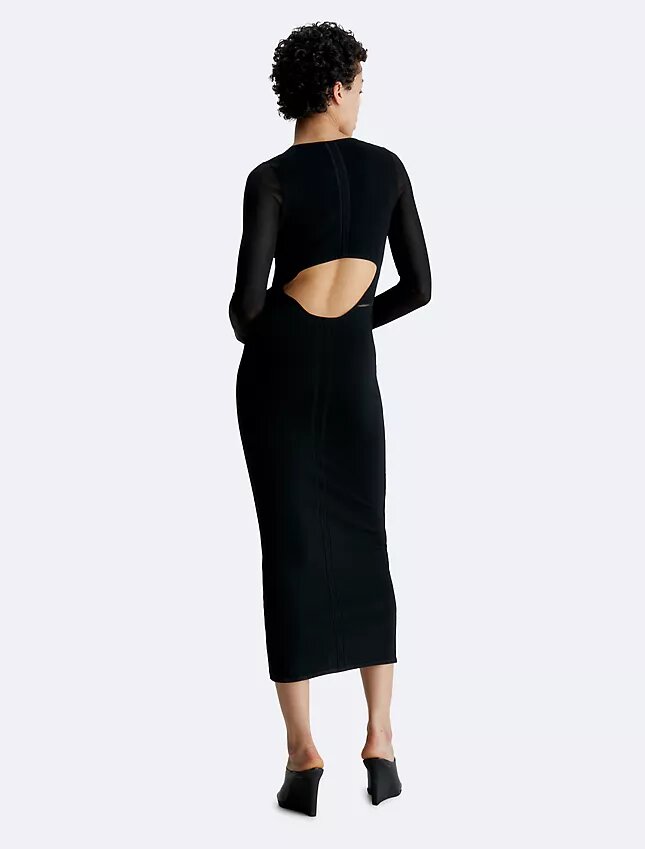 Abito lungo trasparente con cut-out sulla schiena Abito lungo trasparente con cut-out sulla schiena