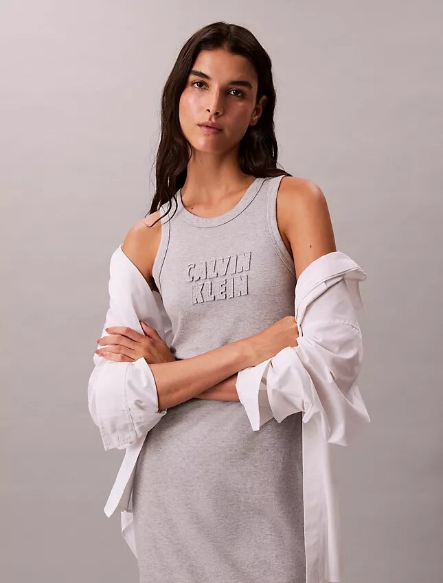 Abito senza maniche midi con logo Calvin Klein Abito senza maniche midi con logo Calvin Klein