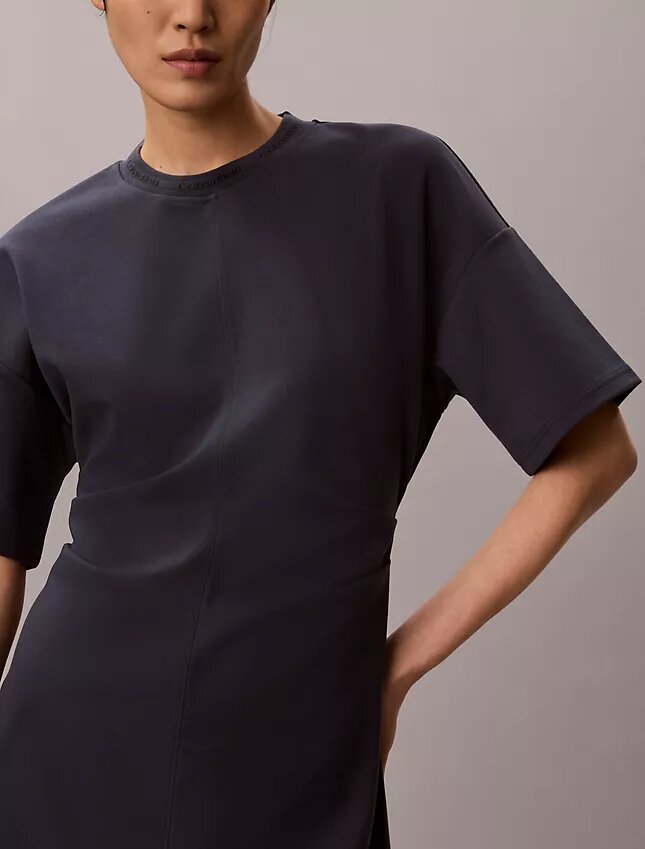 Abito T-shirt in interlock a costine con logo Abito T-shirt in interlock a costine con logo