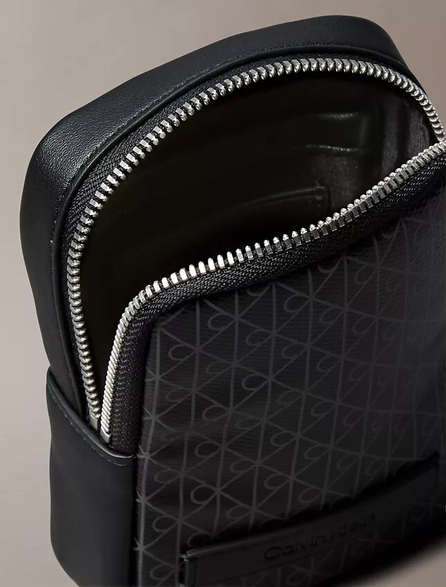 Astuccio con cerniera e logo Emblem su tutta la superficie Astuccio con cerniera e logo Emblem su tutta la superficie