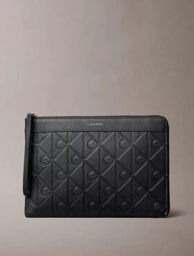Astuccio con logo in rilievo