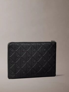 Astuccio con logo in rilievo