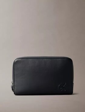 Astuccio con monogramma in rilievo