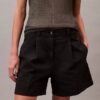 Bermuda in twill di cotone Cotton Stretch con pieghe Bermuda in twill di cotone Cotton Stretch con pieghe
