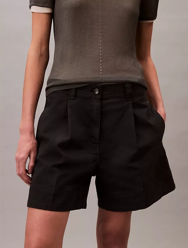 Bermuda in twill di cotone Cotton Stretch con pieghe Bermuda in twill di cotone Cotton Stretch con pieghe