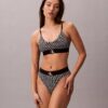 Bikini a vita alta elasticizzato in Microfiber con Monogram grafico Bikini a vita alta elasticizzato in Microfiber con Monogram grafico
