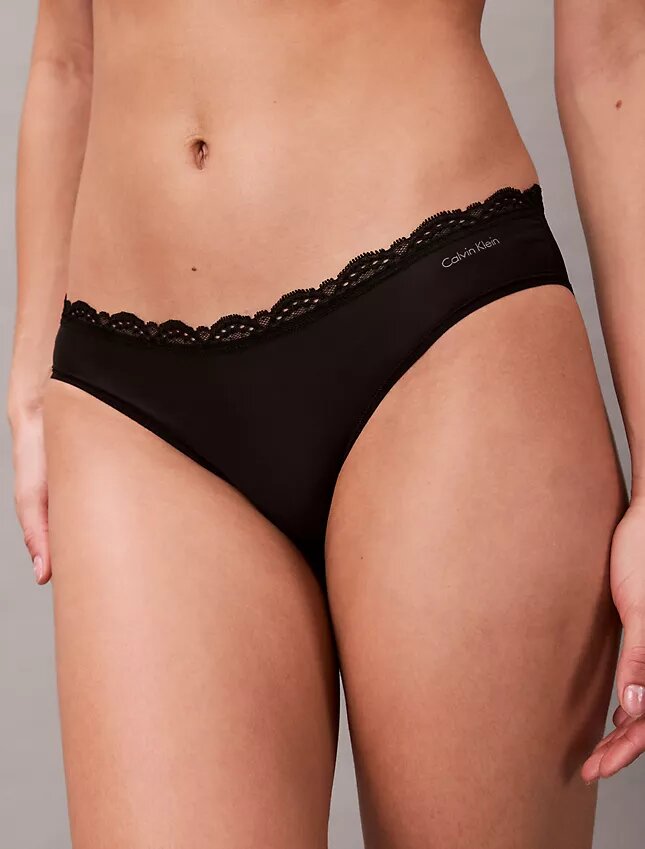 Bikini in microfibra elasticizzata con pizzo Bikini in microfibra elasticizzata con pizzo