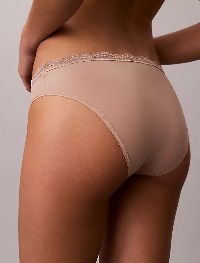 Bikini in microfibra elasticizzata con pizzo Bikini in microfibra elasticizzata con pizzo