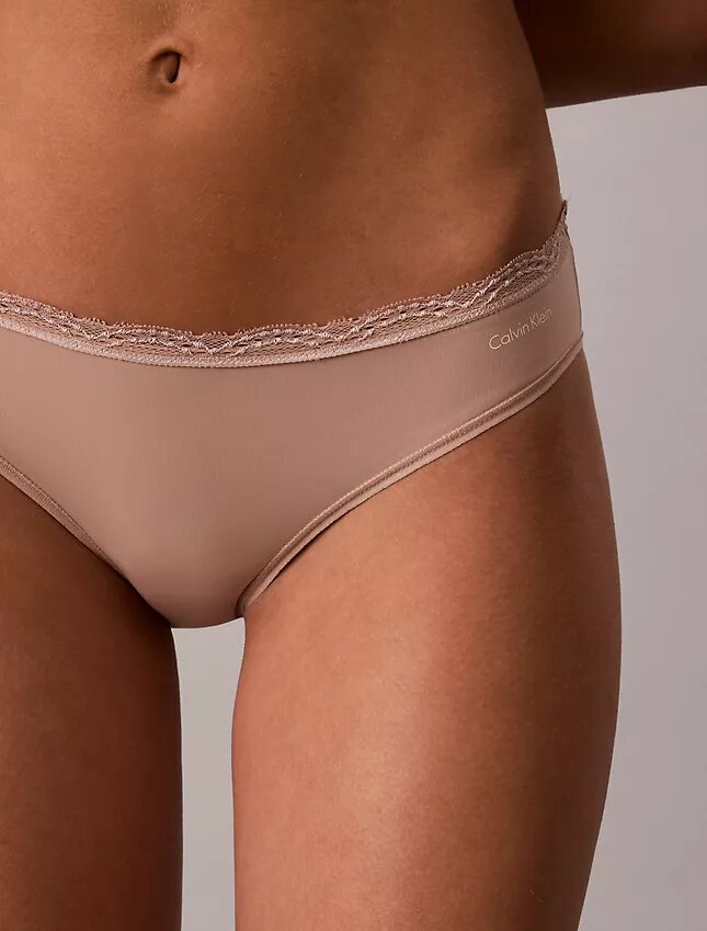 Bikini in microfibra elasticizzata con pizzo Bikini in microfibra elasticizzata con pizzo