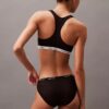 Bikini moderno con perizoma in pizzo