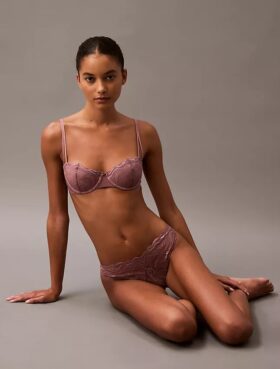 Bikini sensuale in pizzo elasticizzato