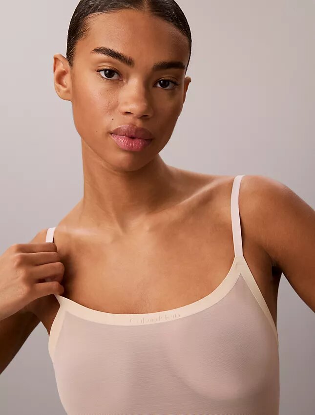 Body minimalista in rete a metà coscia Body minimalista in rete a metà coscia