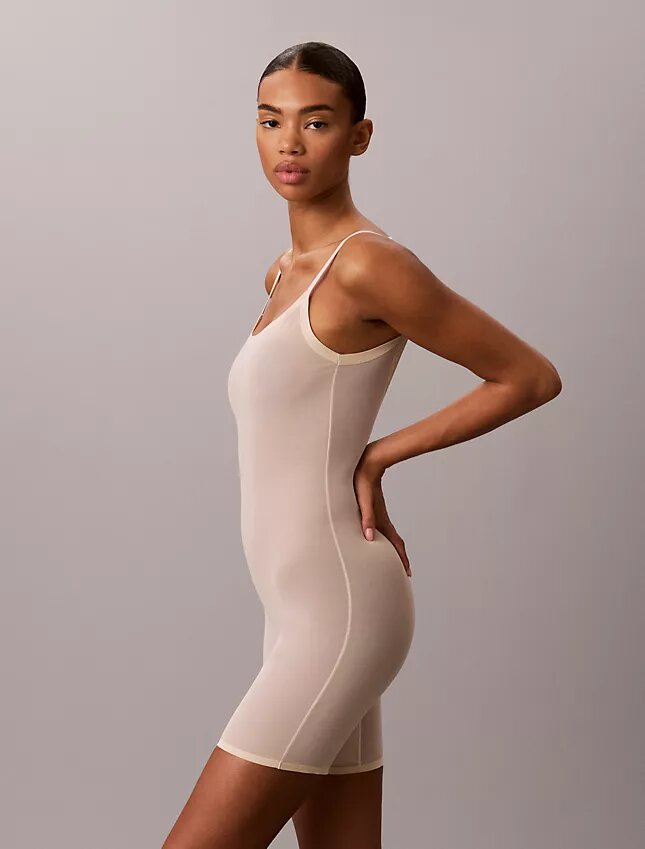 Body minimalista in rete a metà coscia Body minimalista in rete a metà coscia