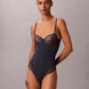 Body sensuale in pizzo elasticizzato Body sensuale in pizzo elasticizzato