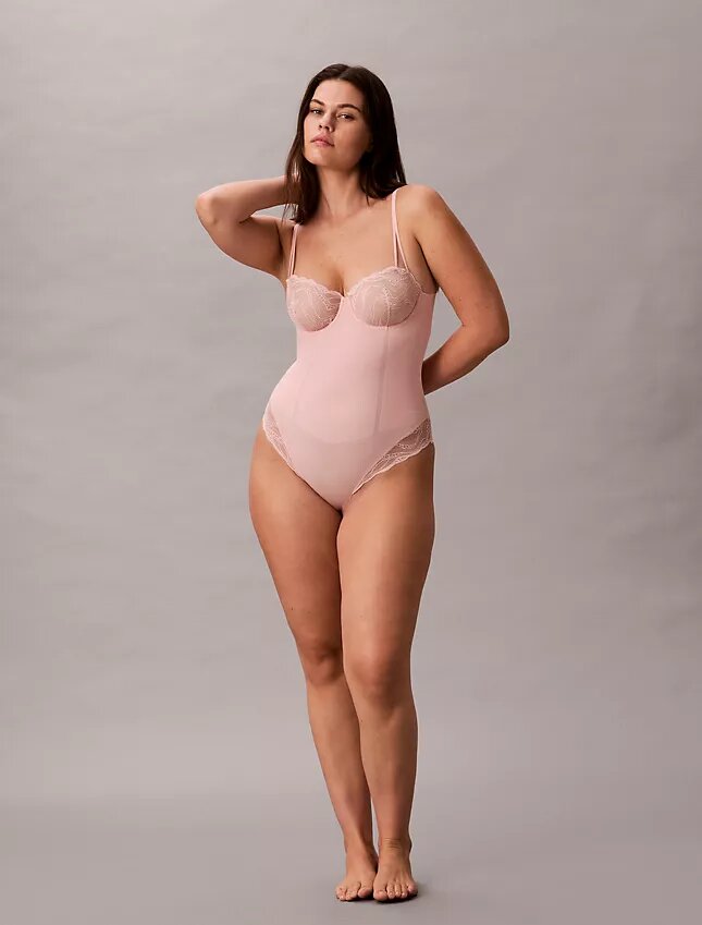 Body sensuale in pizzo elasticizzato Body sensuale in pizzo elasticizzato