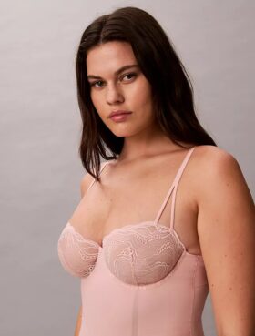 Body sensuale in pizzo elasticizzato