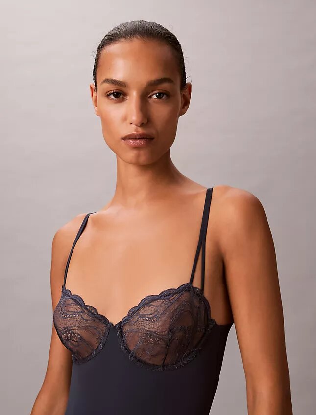 Body sensuale in pizzo elasticizzato Body sensuale in pizzo elasticizzato