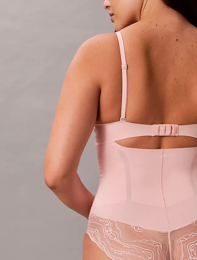 Body sensuale in pizzo elasticizzato Body sensuale in pizzo elasticizzato