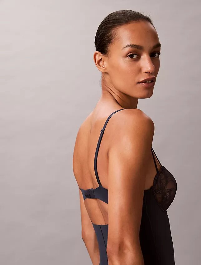 Body sensuale in pizzo elasticizzato Body sensuale in pizzo elasticizzato