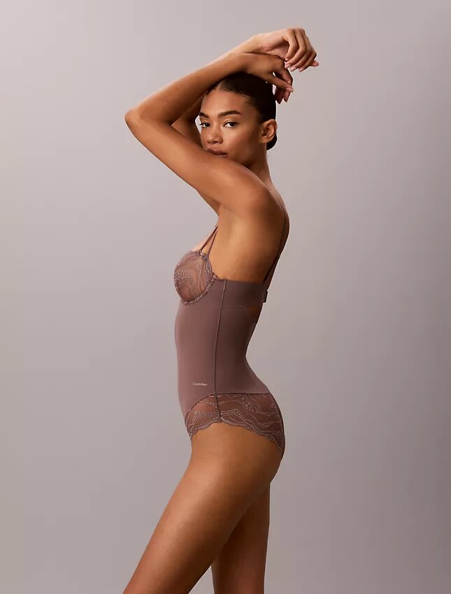 Body sensuale in pizzo elasticizzato Body sensuale in pizzo elasticizzato