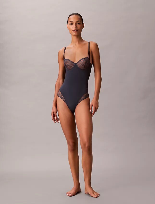 Body sensuale in pizzo elasticizzato Body sensuale in pizzo elasticizzato