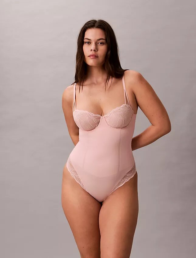 Body sensuale in pizzo elasticizzato Body sensuale in pizzo elasticizzato