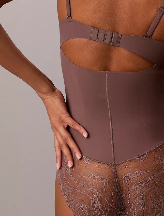 Body sensuale in pizzo elasticizzato Body sensuale in pizzo elasticizzato