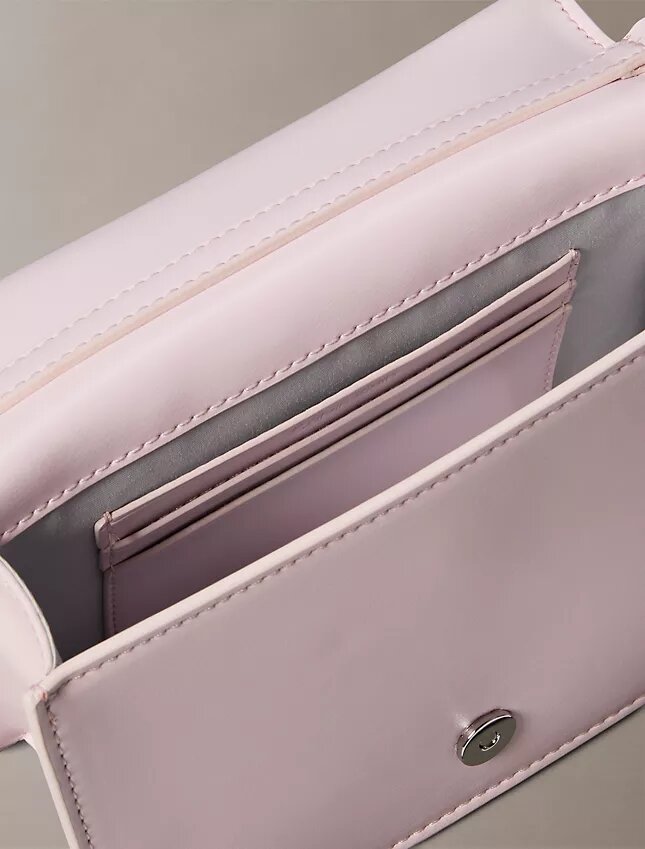 Borsa a catena mini con logo trapuntato Borsa a catena mini con logo trapuntato