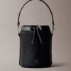 Borsa a secchiello con finitura martellata Borsa a secchiello con finitura martellata