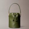 Borsa a secchiello con finitura martellata Borsa a secchiello con finitura martellata