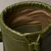 Borsa a secchiello con finitura martellata Borsa a secchiello con finitura martellata