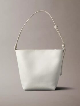 Borsa a secchiello con logo su tutta la superficie e pochette