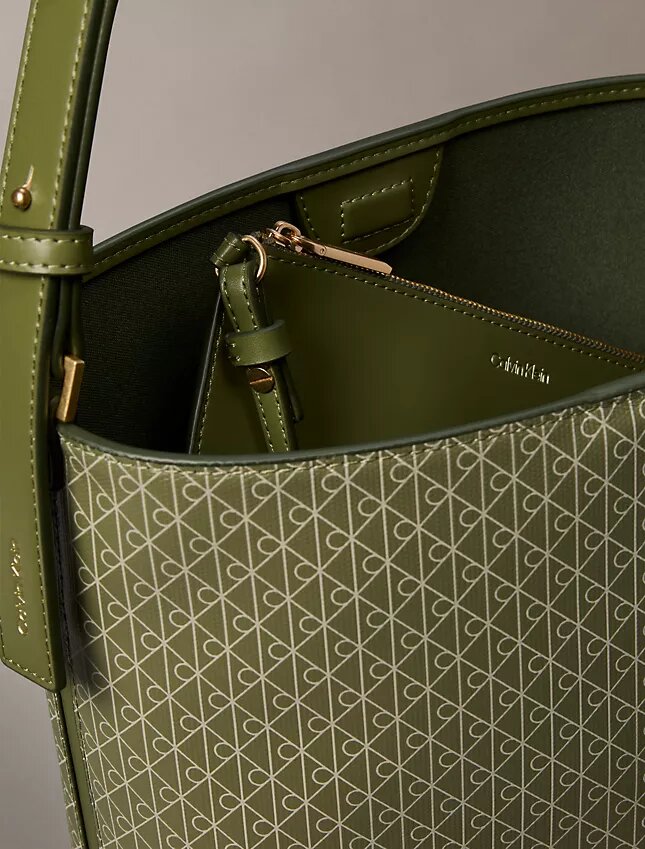 Borsa a secchiello con logo su tutta la superficie e pochette Borsa a secchiello con logo su tutta la superficie e pochette