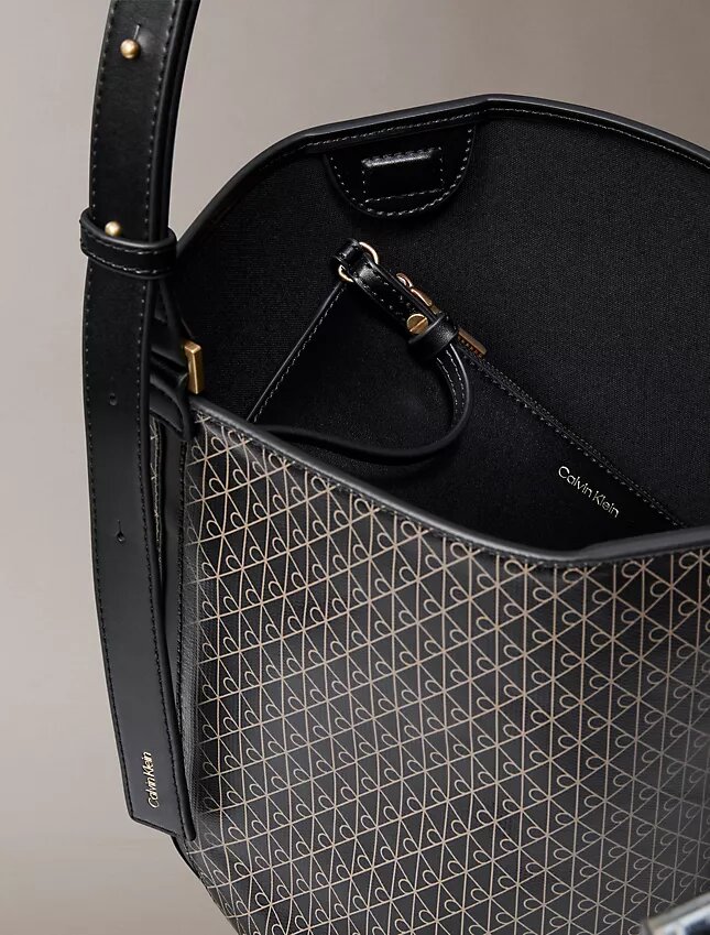 Borsa a secchiello con logo su tutta la superficie e pochette Borsa a secchiello con logo su tutta la superficie e pochette