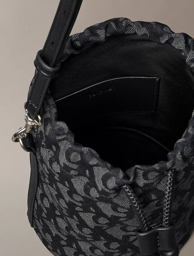 Borsa a secchiello con Monogram su tutta la superficie Borsa a secchiello con Monogram su tutta la superficie