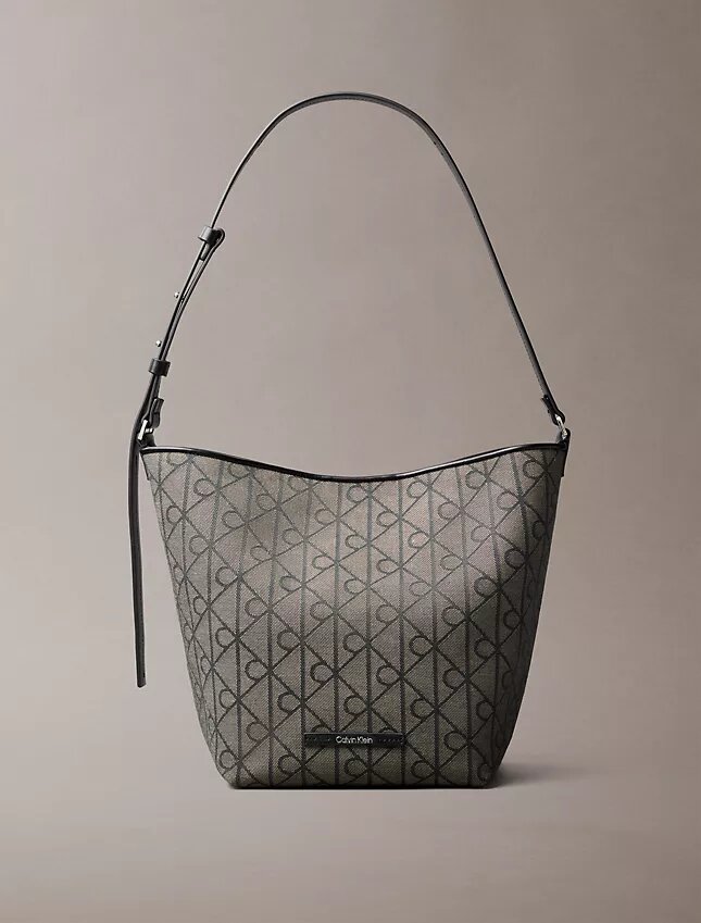 Borsa a secchiello in jacquard con logo su tutta la superficie e tasca interna Borsa a secchiello in jacquard con logo su tutta la superficie e tasca interna