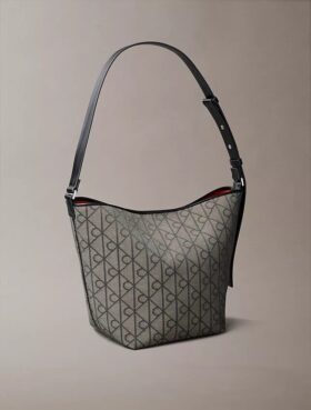 Borsa a secchiello in jacquard con logo su tutta la superficie e tasca interna