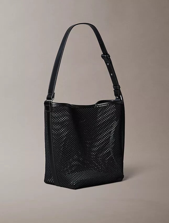 Borsa a secchiello in rete con emblema Borsa a secchiello in rete con emblema