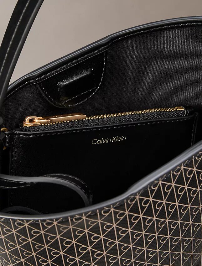 Borsa a secchiello piccola con logo su tutta la superficie e pochette Borsa a secchiello piccola con logo su tutta la superficie e pochette