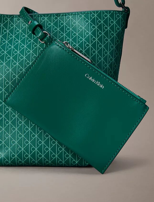 Borsa a secchiello piccola con logo su tutta la superficie e pochette Borsa a secchiello piccola con logo su tutta la superficie e pochette