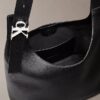Borsa a tracolla con fibbia in metallo d’archivio Borsa a tracolla con fibbia in metallo d’archivio
