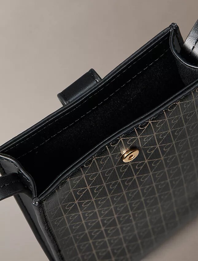 Borsa a tracolla con logo Emblem su tutta la superficie Borsa a tracolla con logo Emblem su tutta la superficie