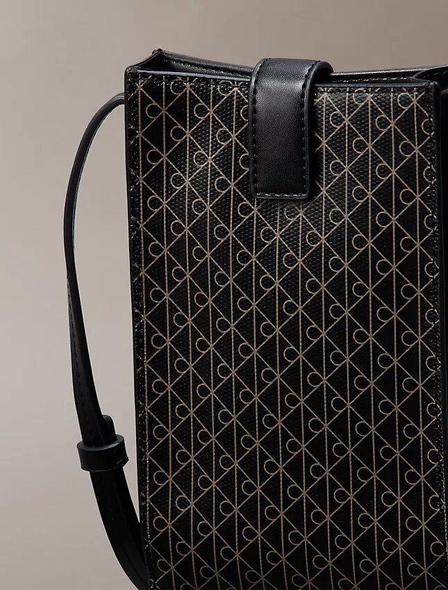 Borsa a tracolla con logo Emblem su tutta la superficie Borsa a tracolla con logo Emblem su tutta la superficie