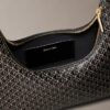 Borsa a tracolla con logo emblema su tutta la superficie