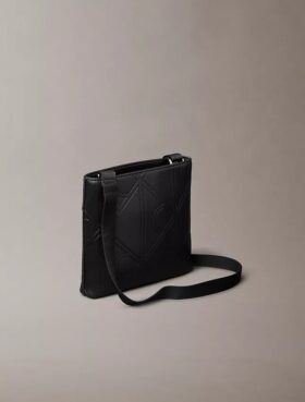 Borsa a tracolla con logo in rilievo