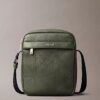 Borsa a tracolla con logo in rilievo su tutta la superficie