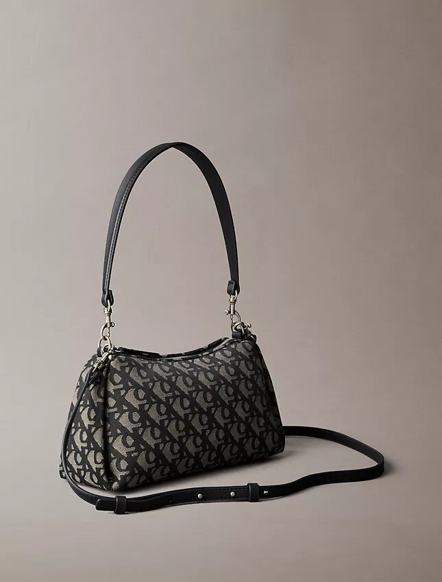 Borsa a tracolla con logo Monogram a pieghe Borsa a tracolla con logo Monogram a pieghe