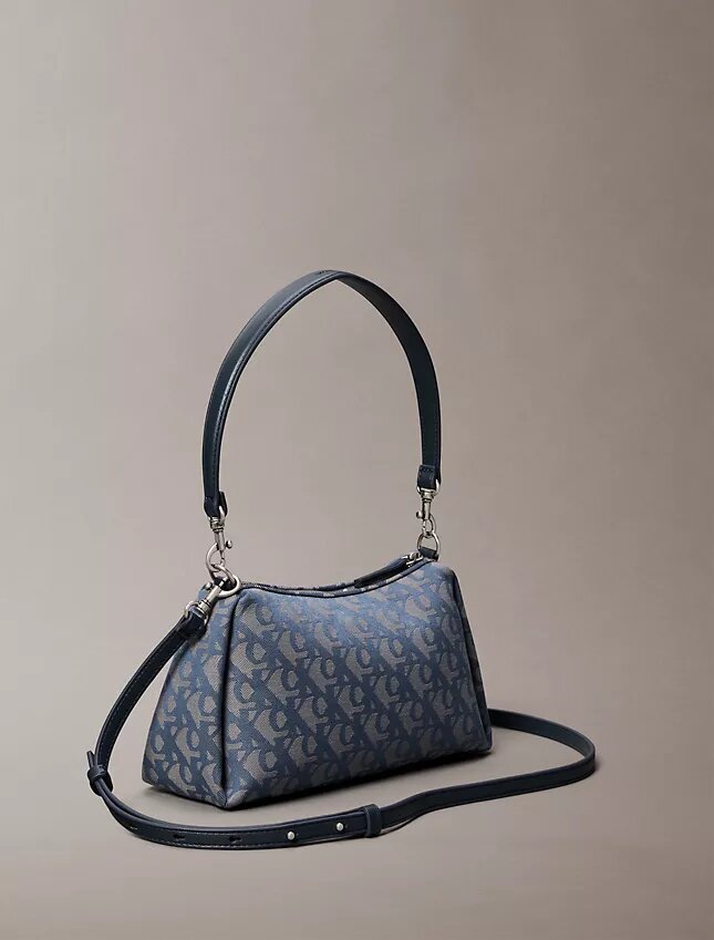 Borsa a tracolla con logo Monogram a pieghe Borsa a tracolla con logo Monogram a pieghe